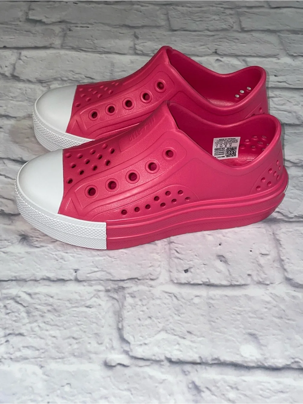 Converse Chuck Taylor All Star Play Lite CX Chaos Fuchsia/Chaos Fuchsia. Size 4